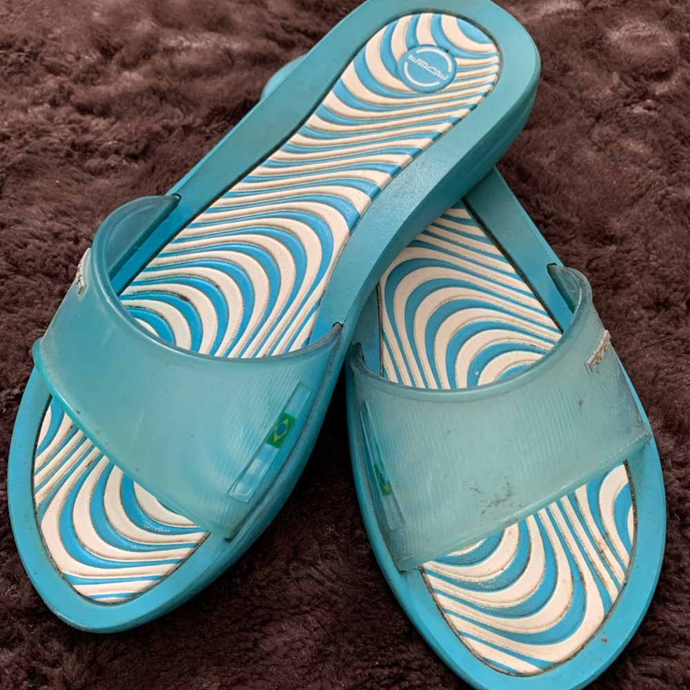 Waterproof blue flip flops 🩴, size 7,